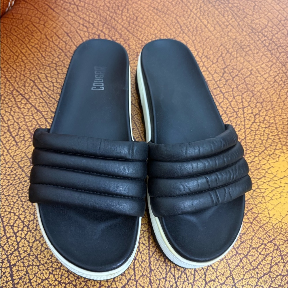 Cougar Prato black women flat sandals . Will fit for 9” size. No offers